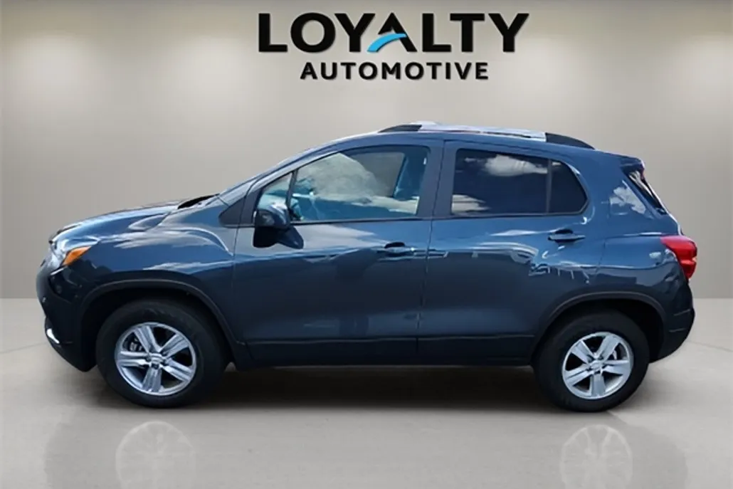 2022 Chevrolet Trax LT photo 1