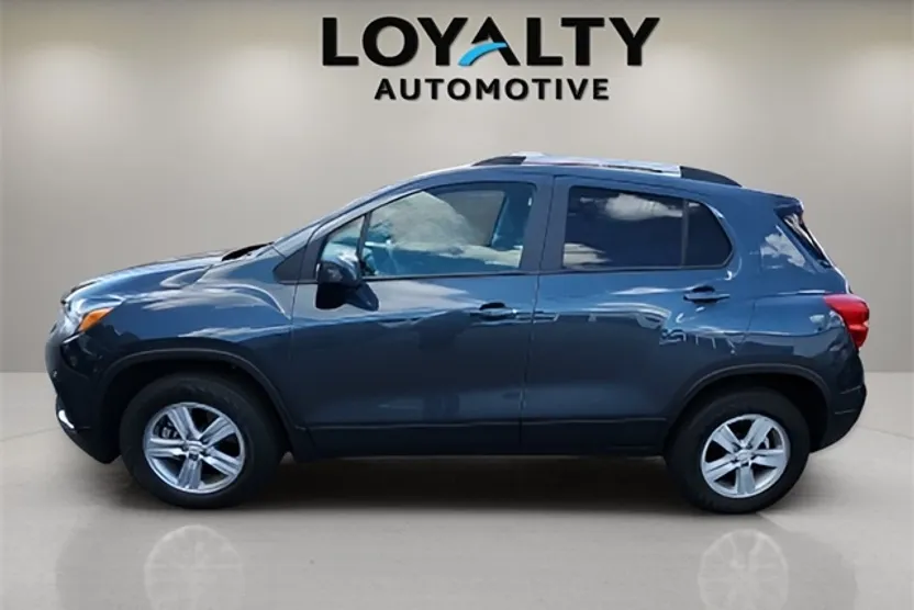 2022 Chevrolet Trax LT photo 1