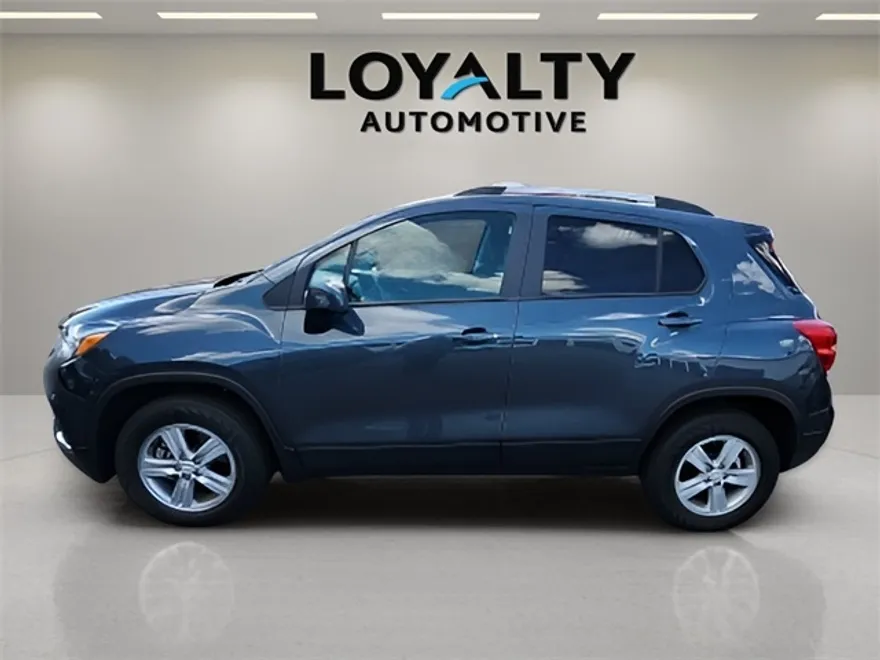 2022 Chevrolet Trax LT photo 1