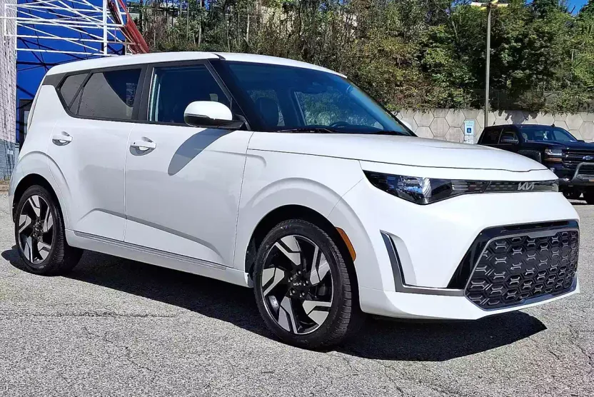 2023 Kia Soul GT-Line photo 1