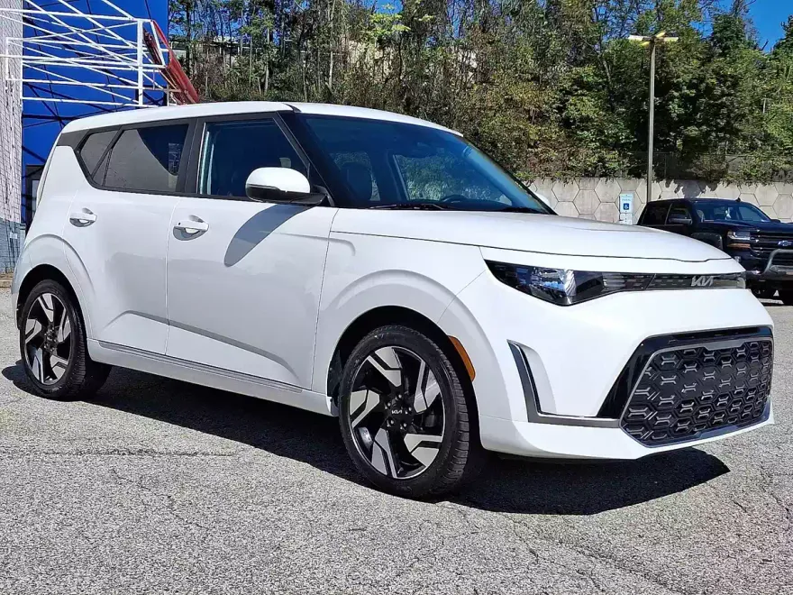 2023 Kia Soul GT-Line photo 1