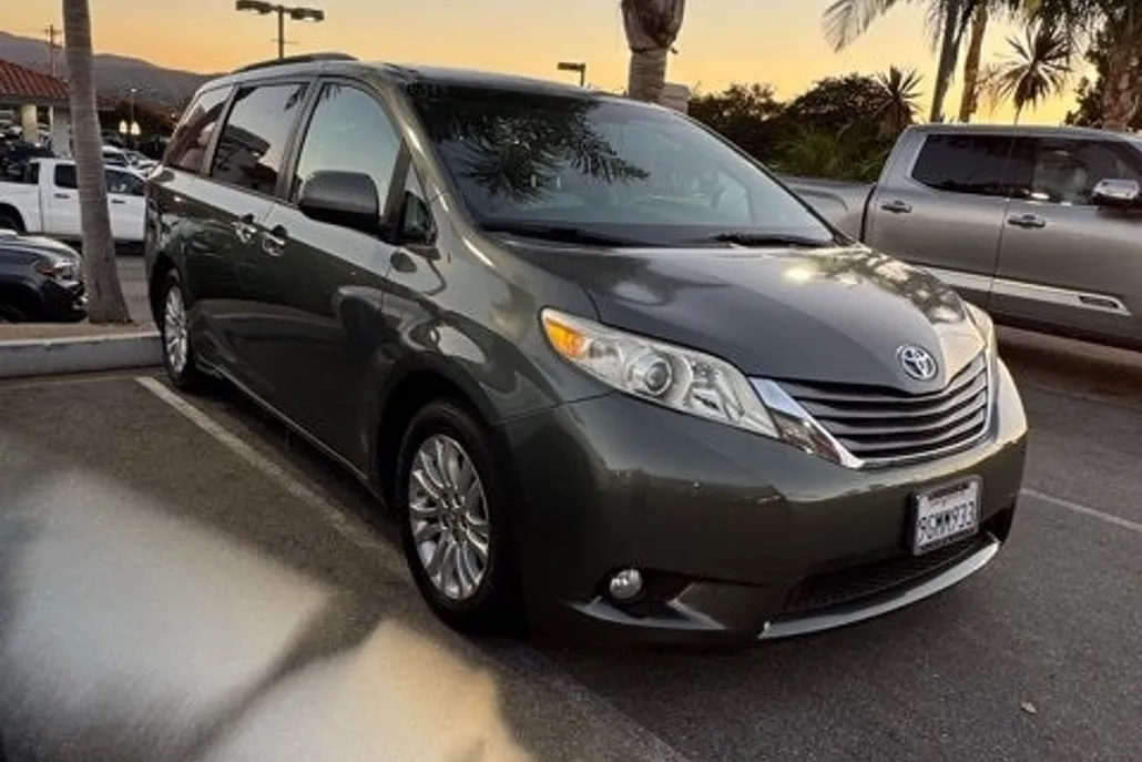 2014 Toyota Sienna Base photo 1