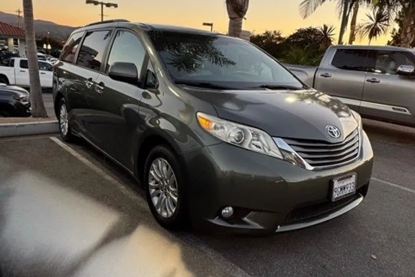 2014 Toyota Sienna Base photo 1