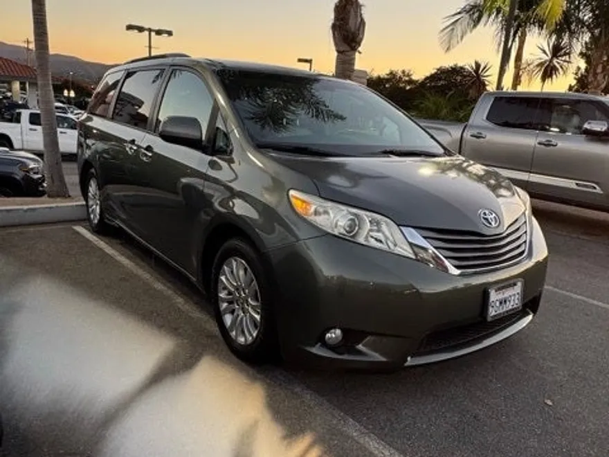 2014 Toyota Sienna Base photo 1