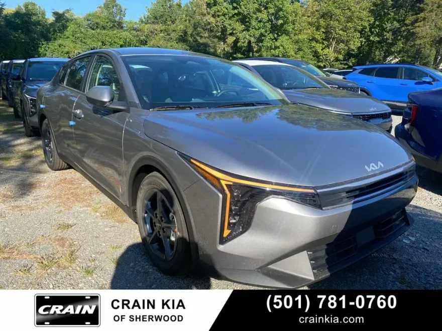 2025 Kia K4 LXS photo 1