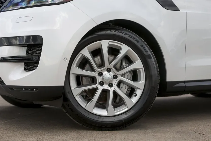 2025 Land Rover Range Rover Sport SE photo 1
