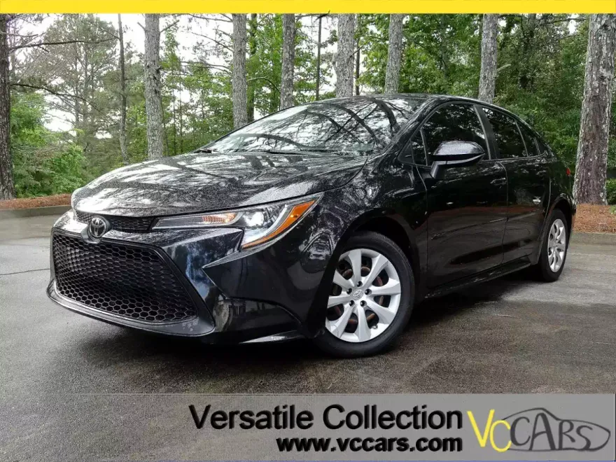 2021 Toyota Corolla LE photo 1