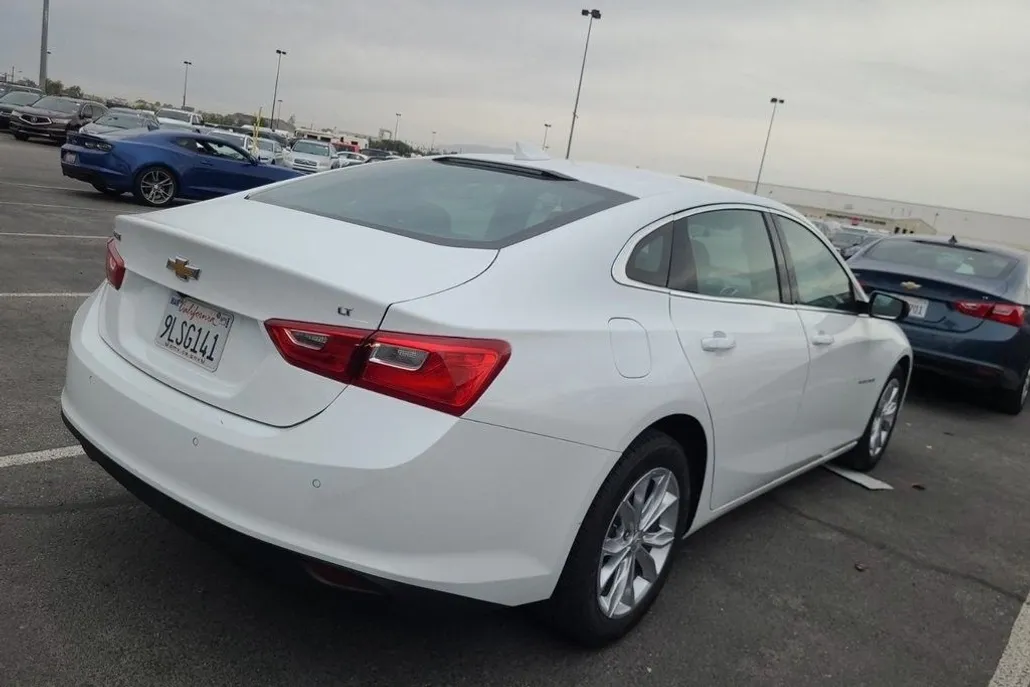 2024 Chevrolet Malibu 1LT photo 1