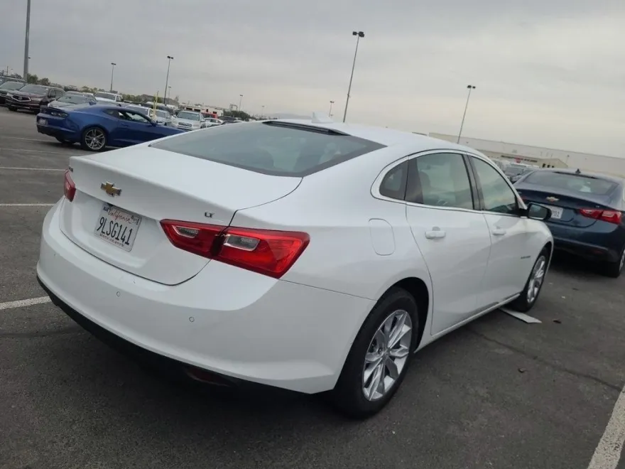2024 Chevrolet Malibu 1LT photo 1