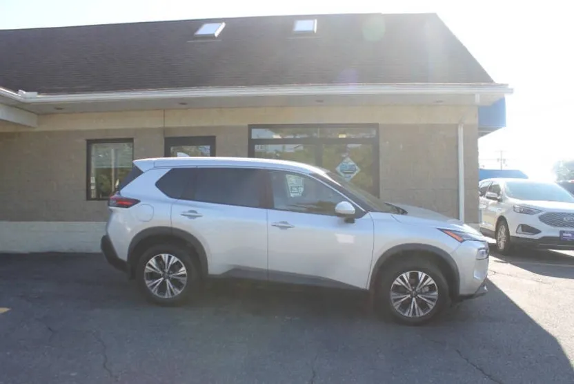 2023 Nissan Rogue SV photo 1