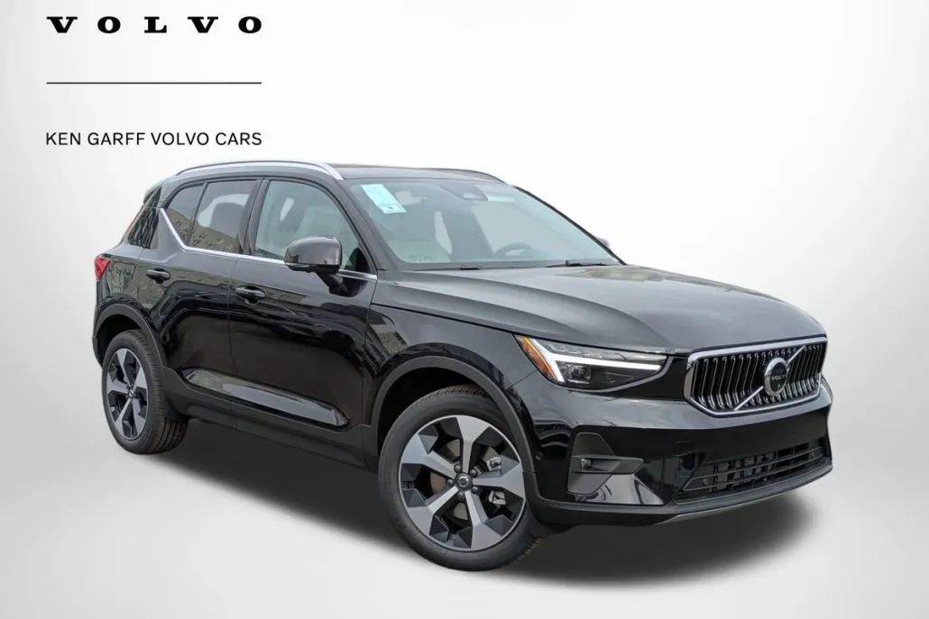 2025 Volvo XC40 Plus photo 1