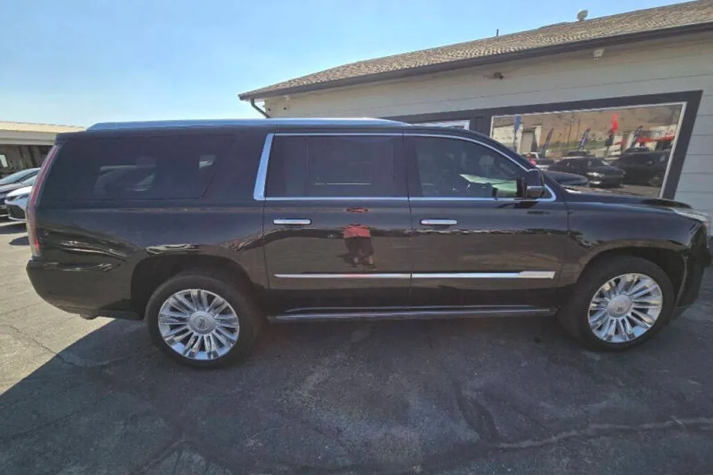 2019 Cadillac Escalade ESV Platinum photo 1