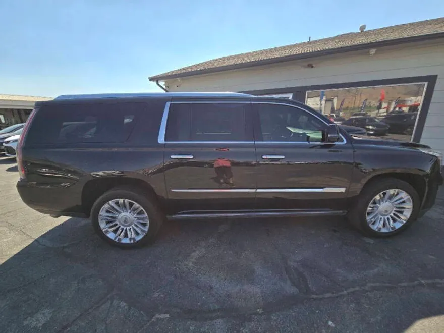 2019 Cadillac Escalade ESV Platinum photo 1