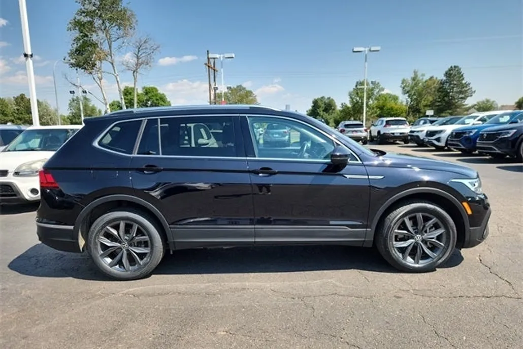 2023 Volkswagen Tiguan SE photo 1
