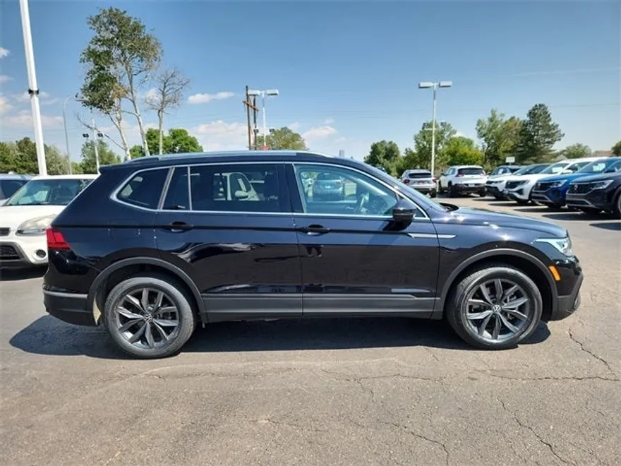2023 Volkswagen Tiguan SE photo 1