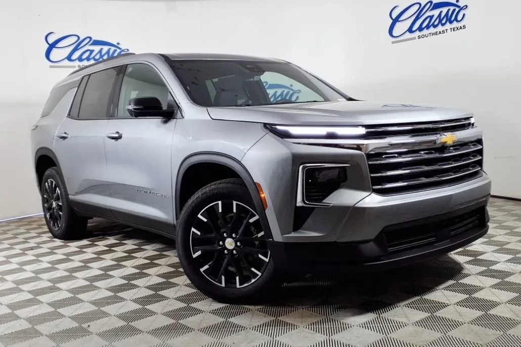 2026 Chevrolet Traverse photo 1