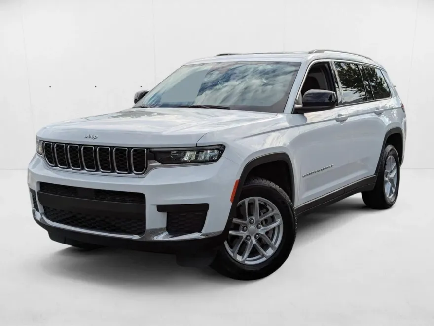2023 Jeep Grand Cherokee Laredo photo 1