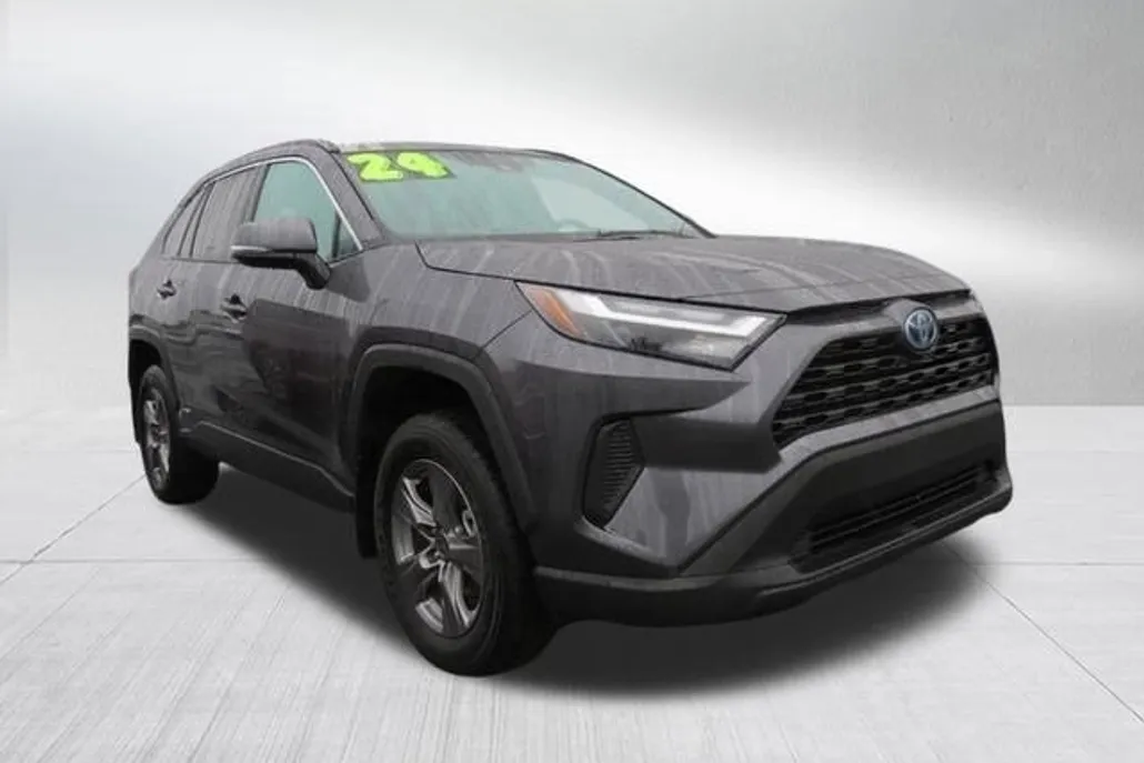2024 Toyota RAV4 Hybrid XLE photo 1