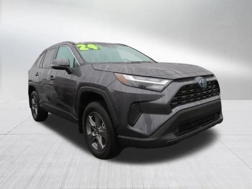 2024 Toyota RAV4 Hybrid XLE photo 1