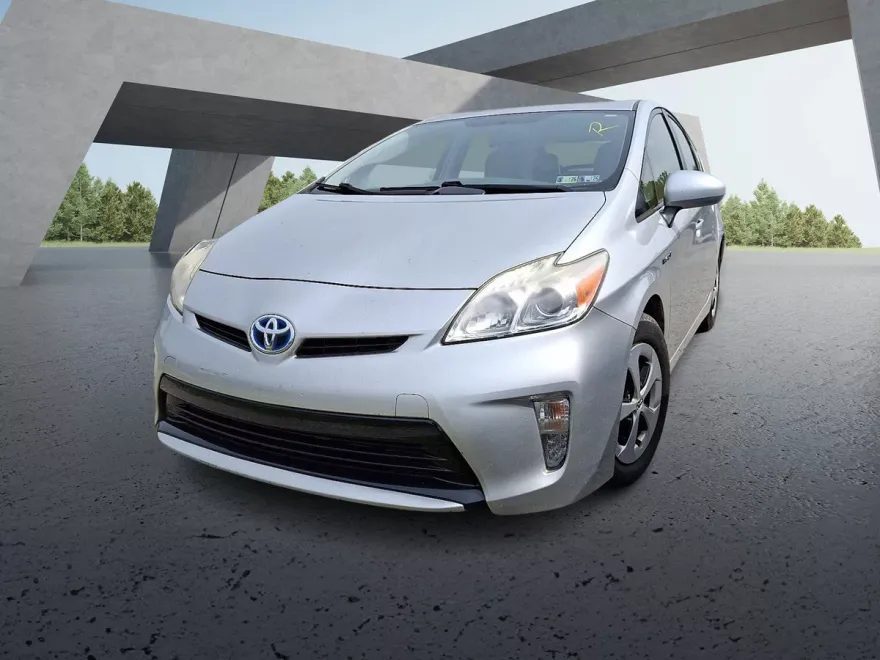 2013 Toyota Prius Three photo 1