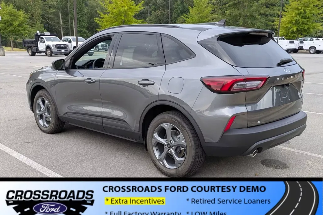2025 Ford Escape ST-Line photo 1
