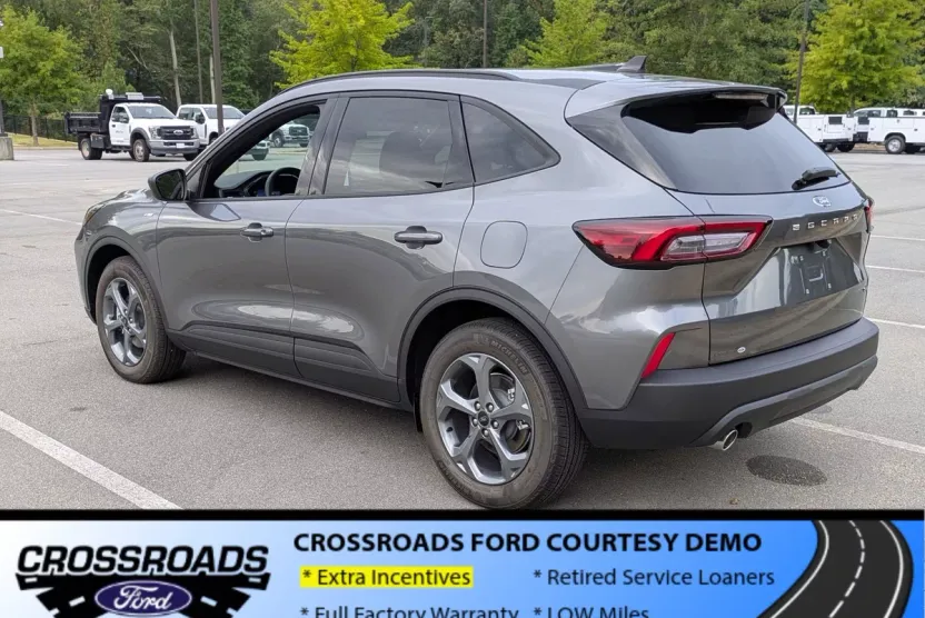 2025 Ford Escape ST-Line photo 1