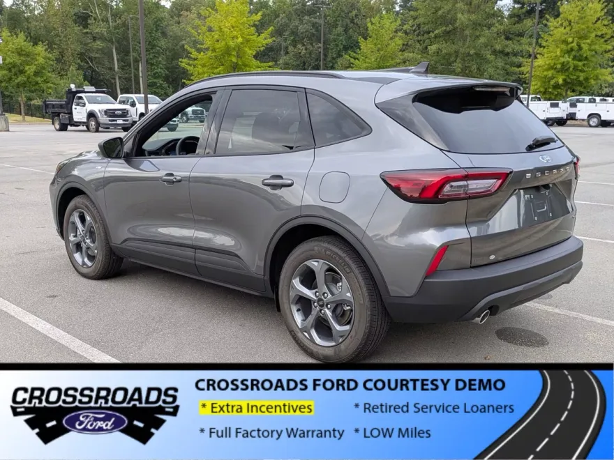 2025 Ford Escape ST-Line photo 1
