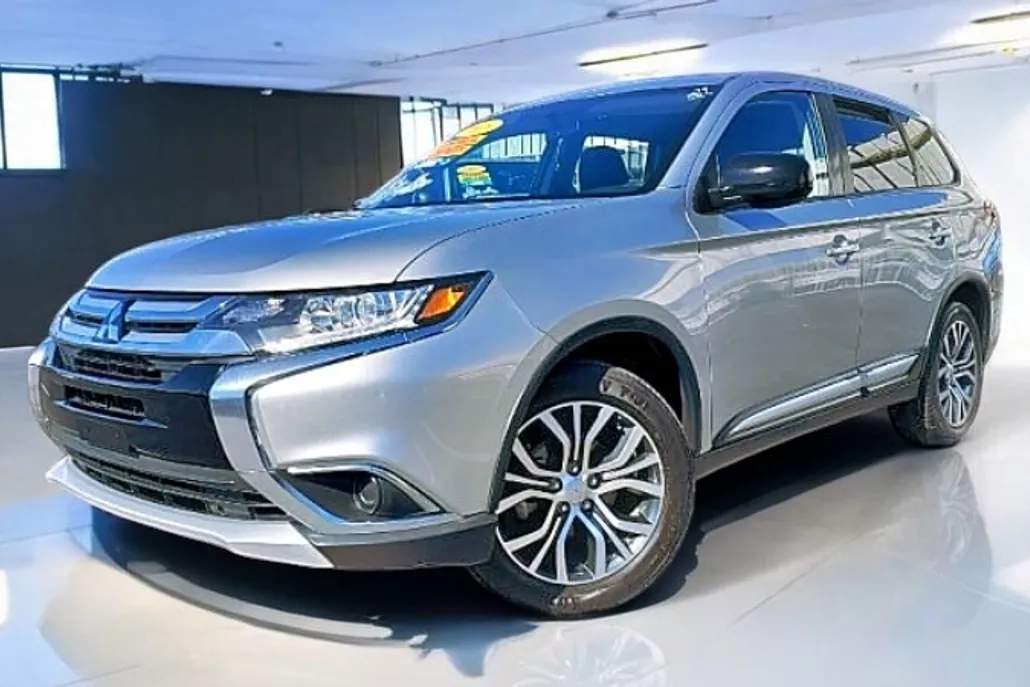 2018 Mitsubishi Outlander ES photo 1