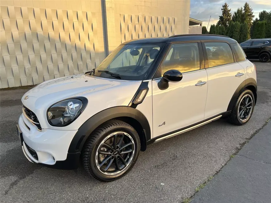 2016 Mini Countryman S ALL4 photo 1