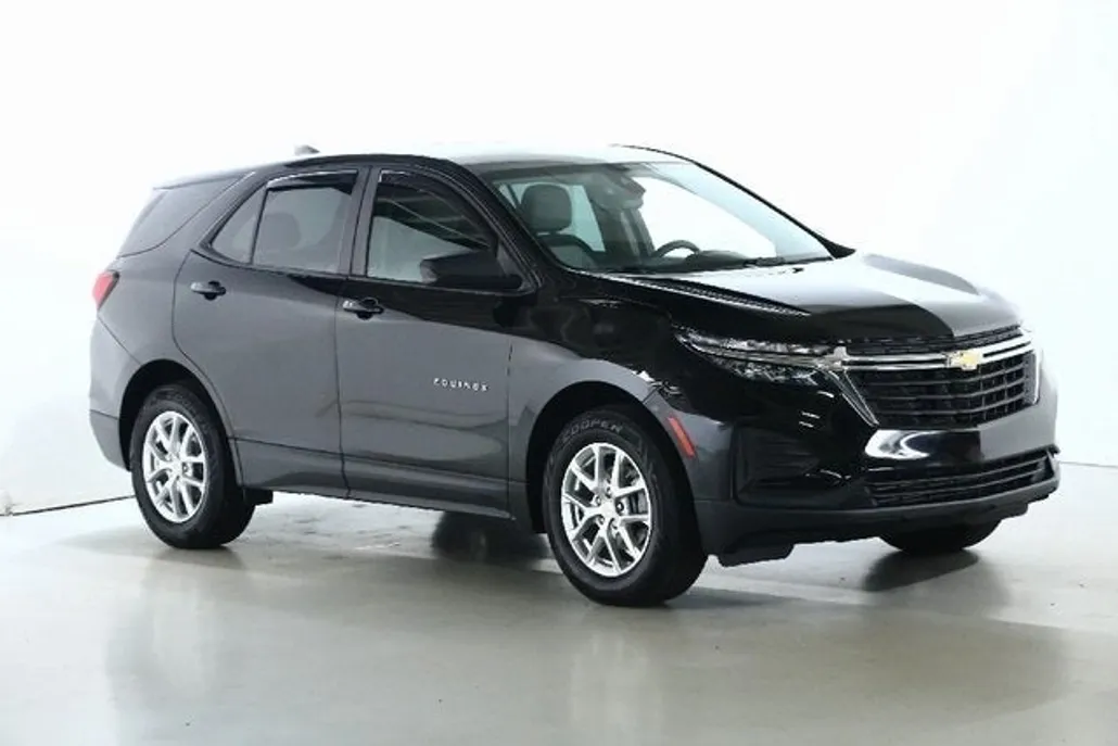 2022 Chevrolet Equinox LS photo 1