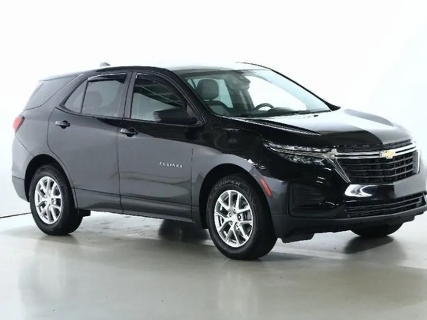 2022 Chevrolet Equinox LS photo 1