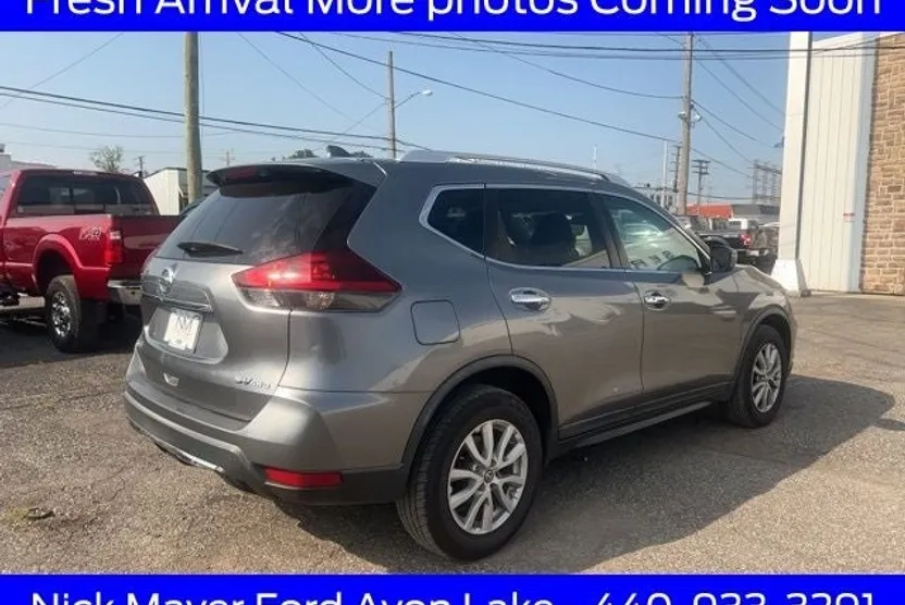 2018 Nissan Rogue SV photo 1
