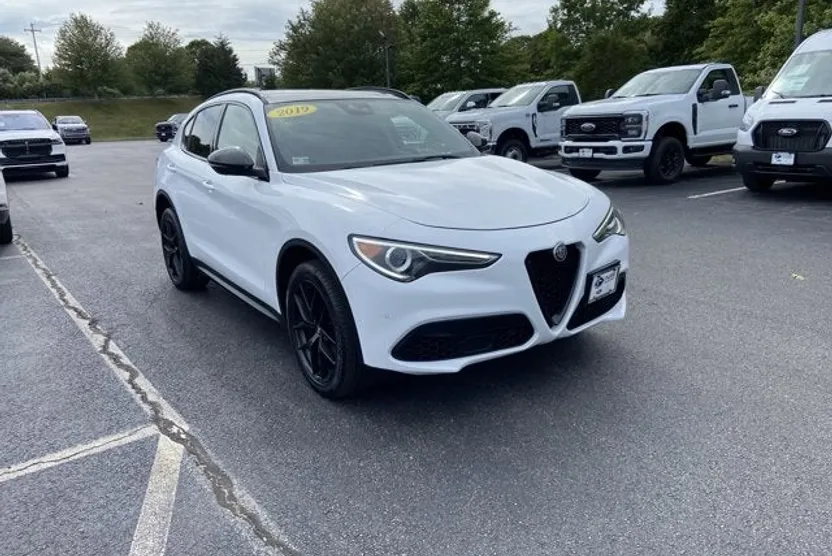 2019 Alfa Romeo Stelvio Base photo 1