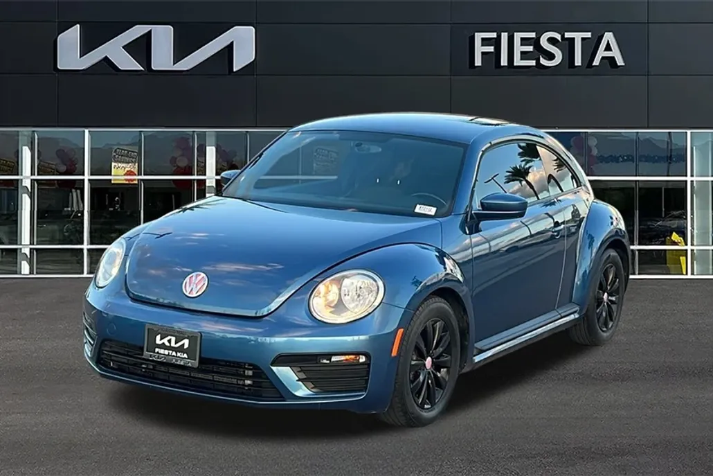 2018 Volkswagen Beetle S photo 1