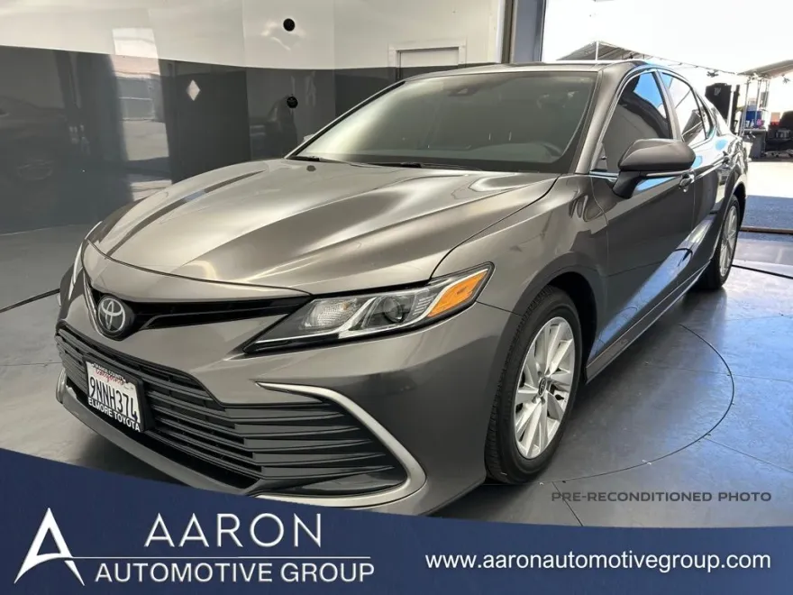 2023 Toyota Camry LE photo 1