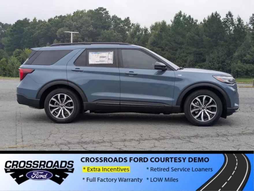 2025 Ford Explorer ST-Line photo 1