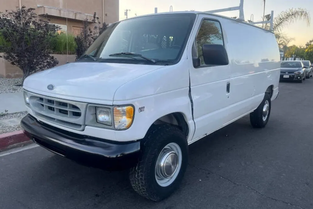 1999 Ford E-250 Cargo photo 1