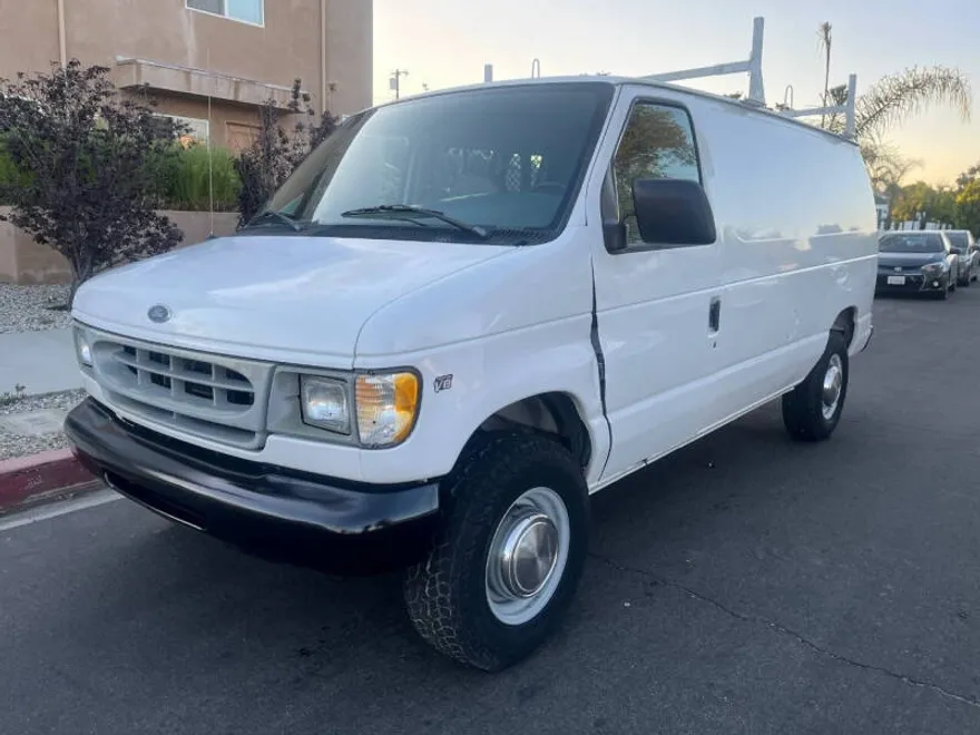 1999 Ford E-250 Cargo photo 1