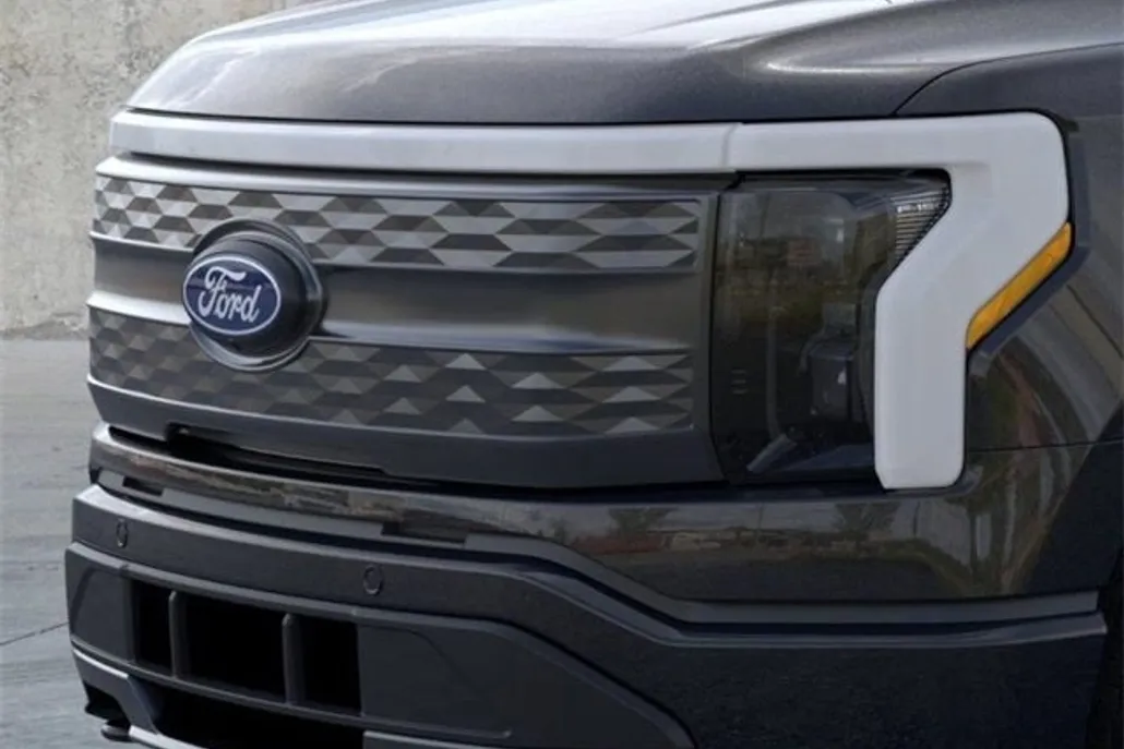 2025 Ford F-150 Lightning Lariat photo 1