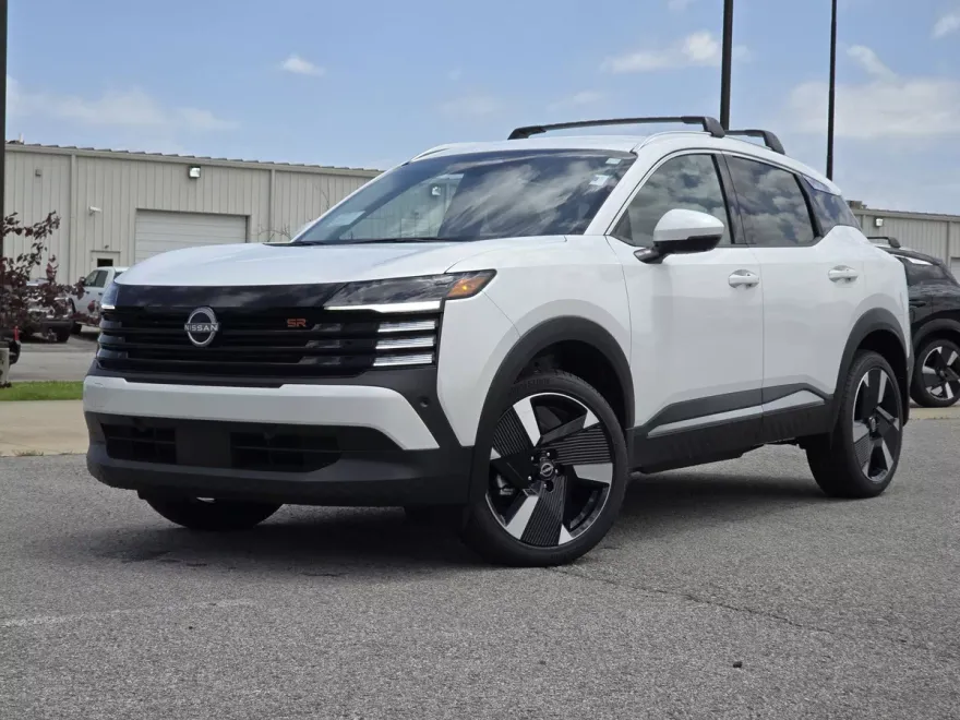 2025 Nissan Kicks SR photo 1