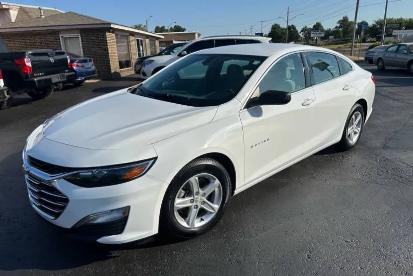 2020 Chevrolet Malibu LS photo 1