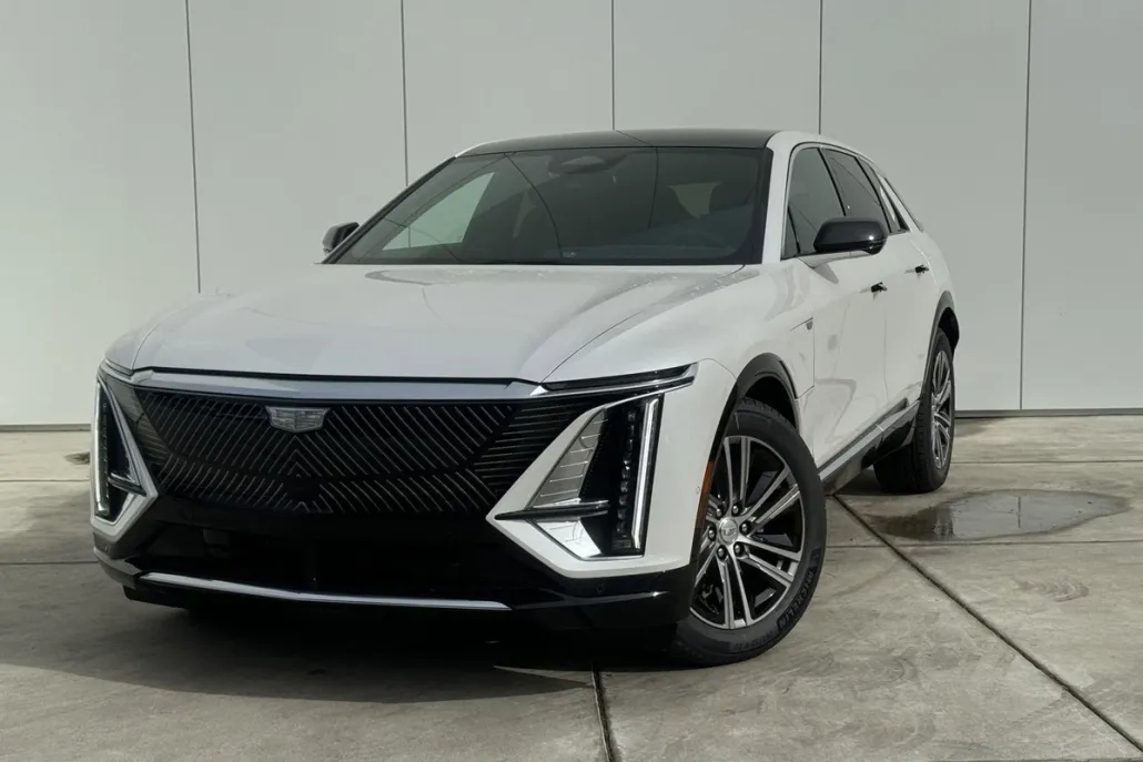 2025 Cadillac Lyriq Luxury photo 1