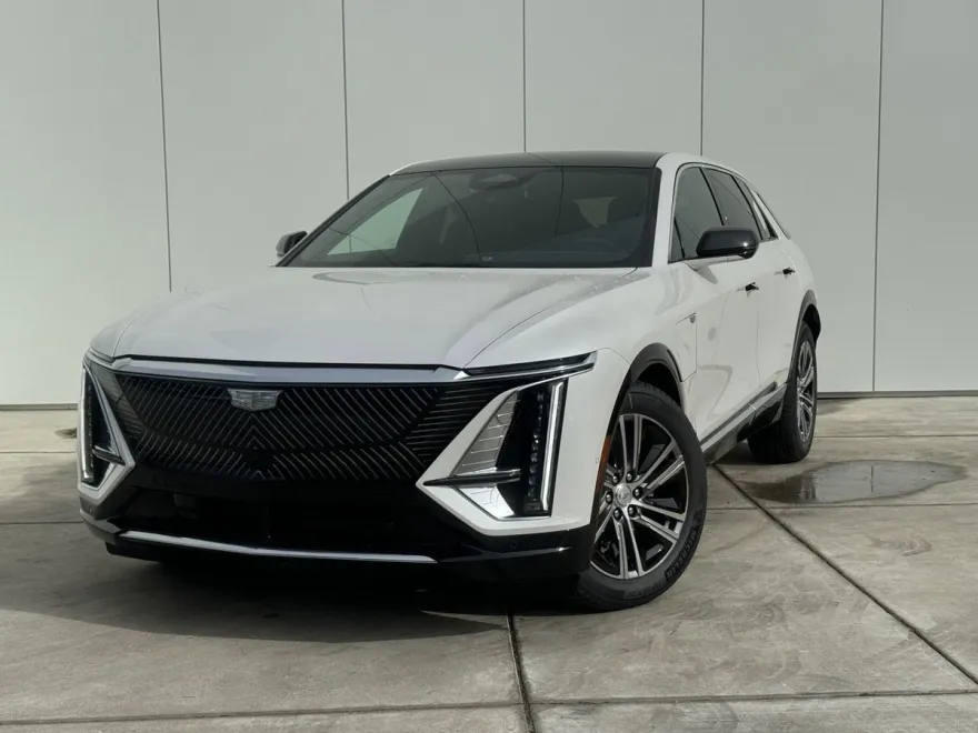 2025 Cadillac Lyriq Luxury photo 1