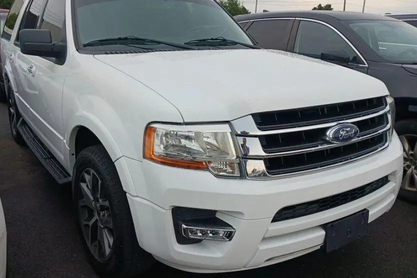 2015 Ford Expedition XLT photo 1