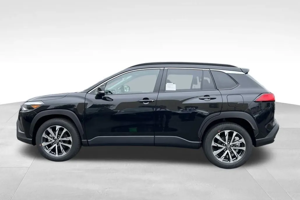 2025 Toyota Corolla Cross XLE photo 1