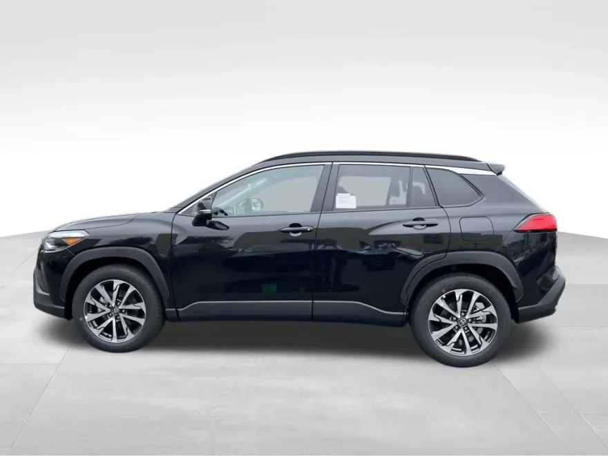 2025 Toyota Corolla Cross XLE photo 1