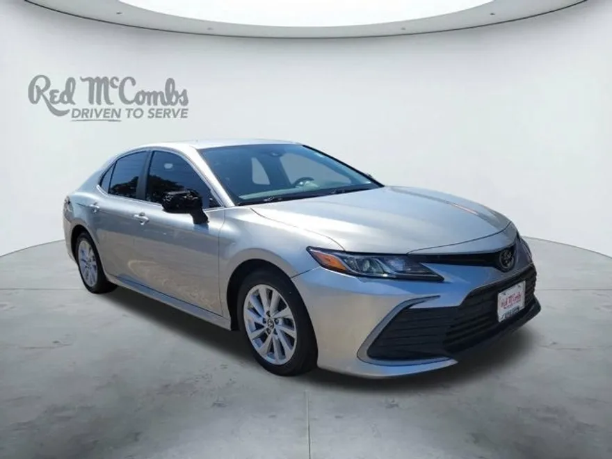 2021 Toyota Camry LE photo 1