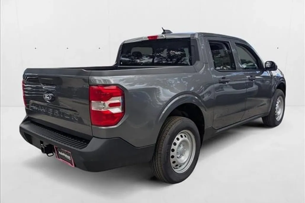 2025 Ford Maverick XL photo 1