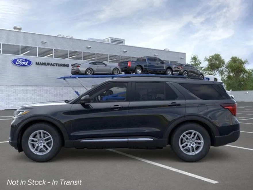 2025 Ford Explorer photo 1