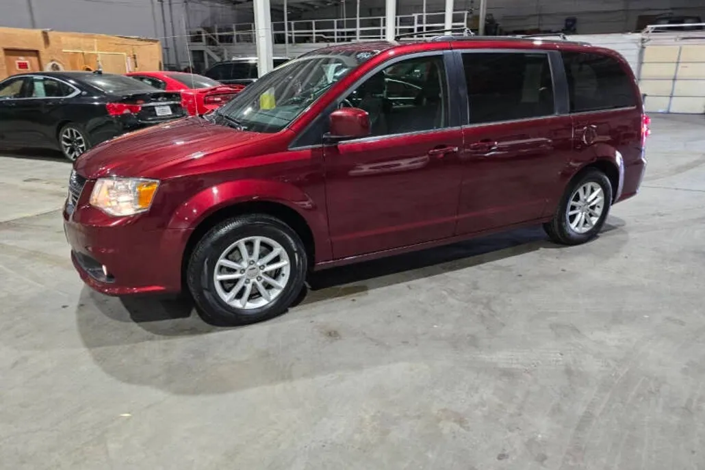 2019 Dodge Grand Caravan SXT photo 1